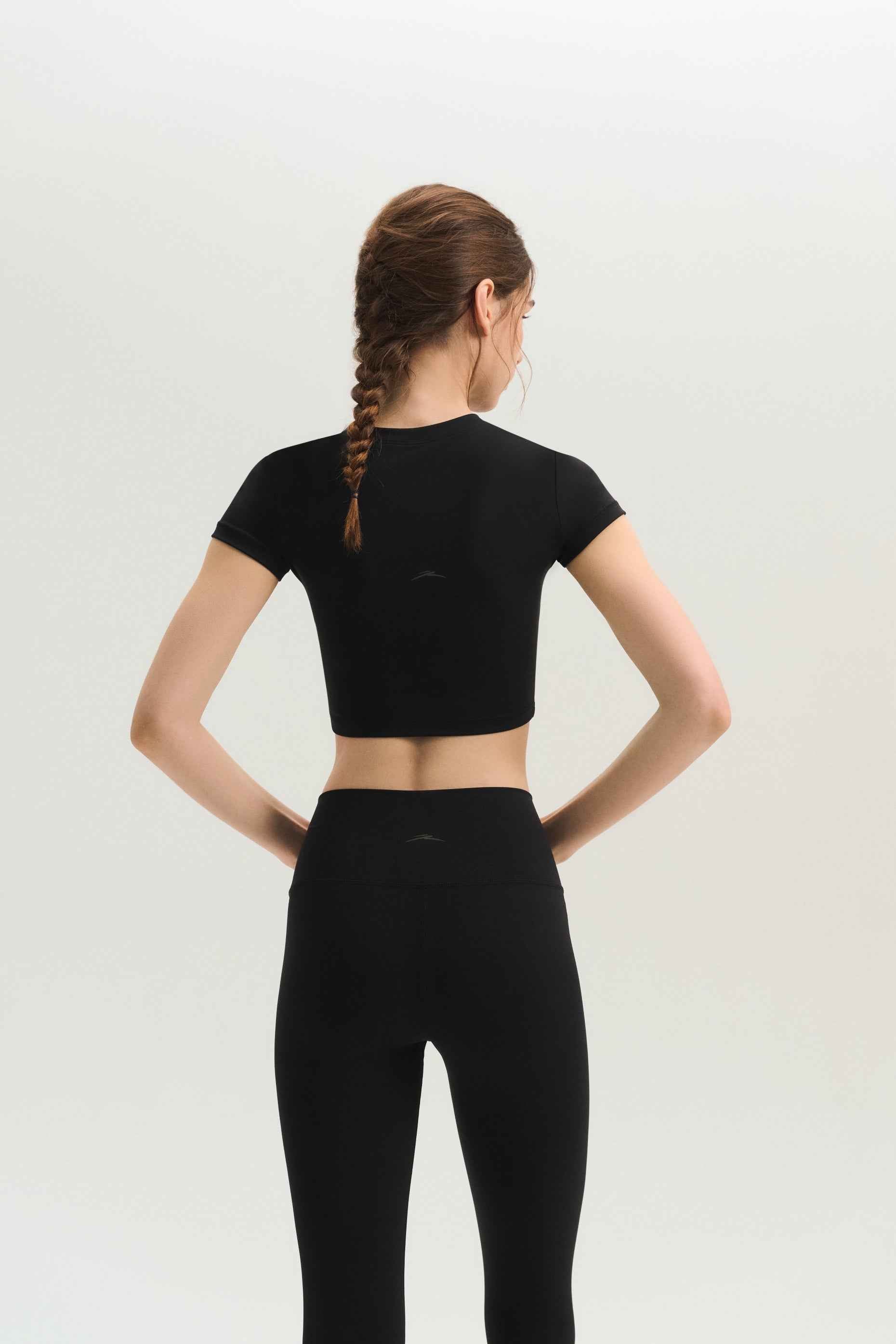Elva Tee